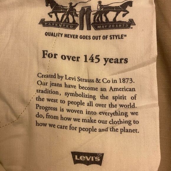 Levi‎ Strauss & Co Khaki Cargo Shorts in Size 38 - Picture 7 of 11